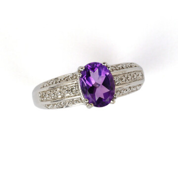 Featured image of this Women’s 14k White Gold Amethyst, Diamond Ring