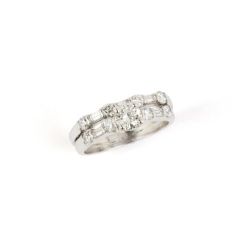 Featured image of this Women’s 18k White Gold Diamond Bridal Ring Set