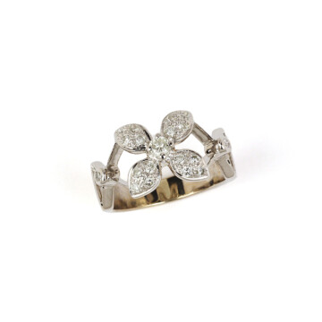 Featured image of this Women’s 18k White Gold Diamond Ring