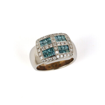 Featured image of this Women’s 18k White Gold Blue & Clear Diamond Ring