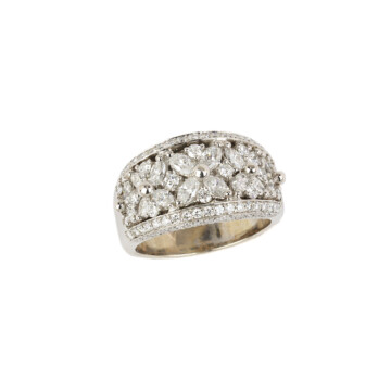 Featured image of this Women’s 18k White Gold Diamond Flower Ring