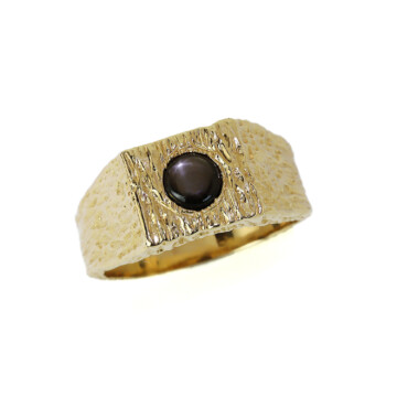 Featured image of this Men’s 14k Yellow Gold Black Star Sapphire Ring