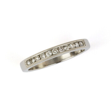 Featured image of this Women’s Platinum Diamond Ring