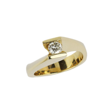 Featured image of this Women’s Custom 14k Yellow Gold Diamond Ring