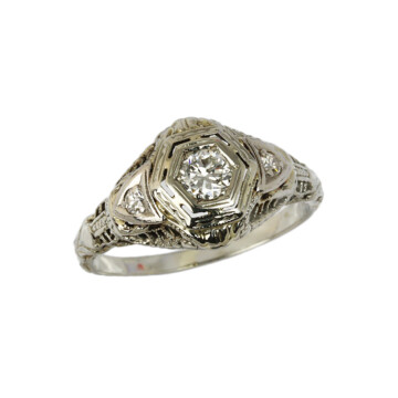 Featured image of this Vintage Women’s 18k White Gold Diamond Ring