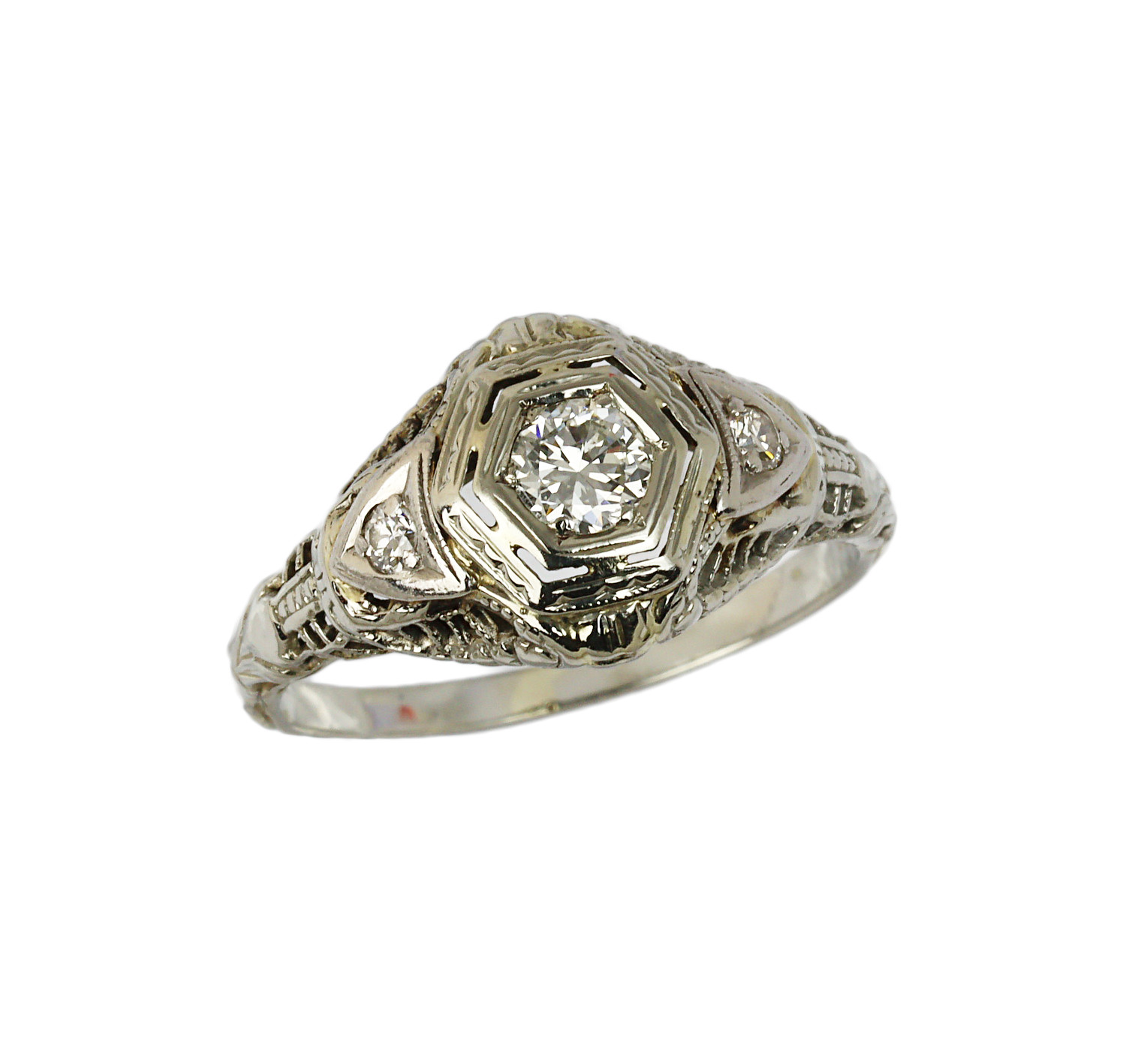 Featured image of this Women’s Vintage 18k White Gold Diamond Ring Size 6.5