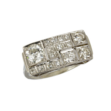 Featured image of this Vintage Women’s 14k White Gold Diamond Ring