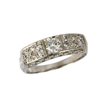 Featured image of this Vintage Women’s 14k White Gold Diamond Ring