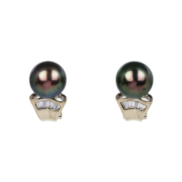 Featured image of this Women’s 18k White Gold, Diamond, Pearl Earrings