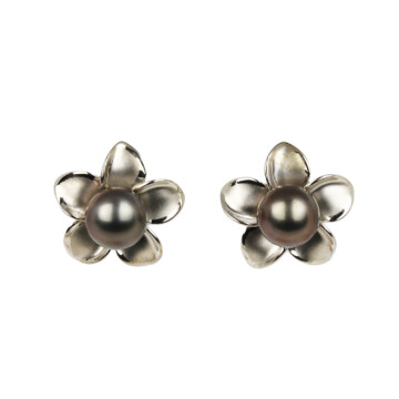 Featured image of this Women’s 14k White Gold, Black Pearl Flower Stud Earrings