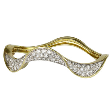 Featured image of this Women’s 18k Yellow Gold Diamond Bangle Bracelet
