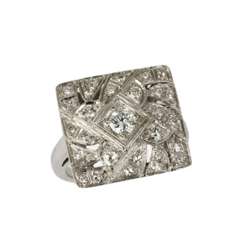 Featured image of this Women’s Vintage 14k White Gold Diamond Ring Size 8.25