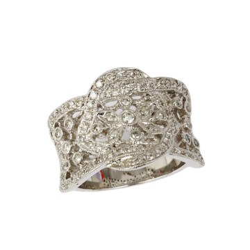 Featured image of this Women’s 18k White Gold Diamond Ring Size 6.5