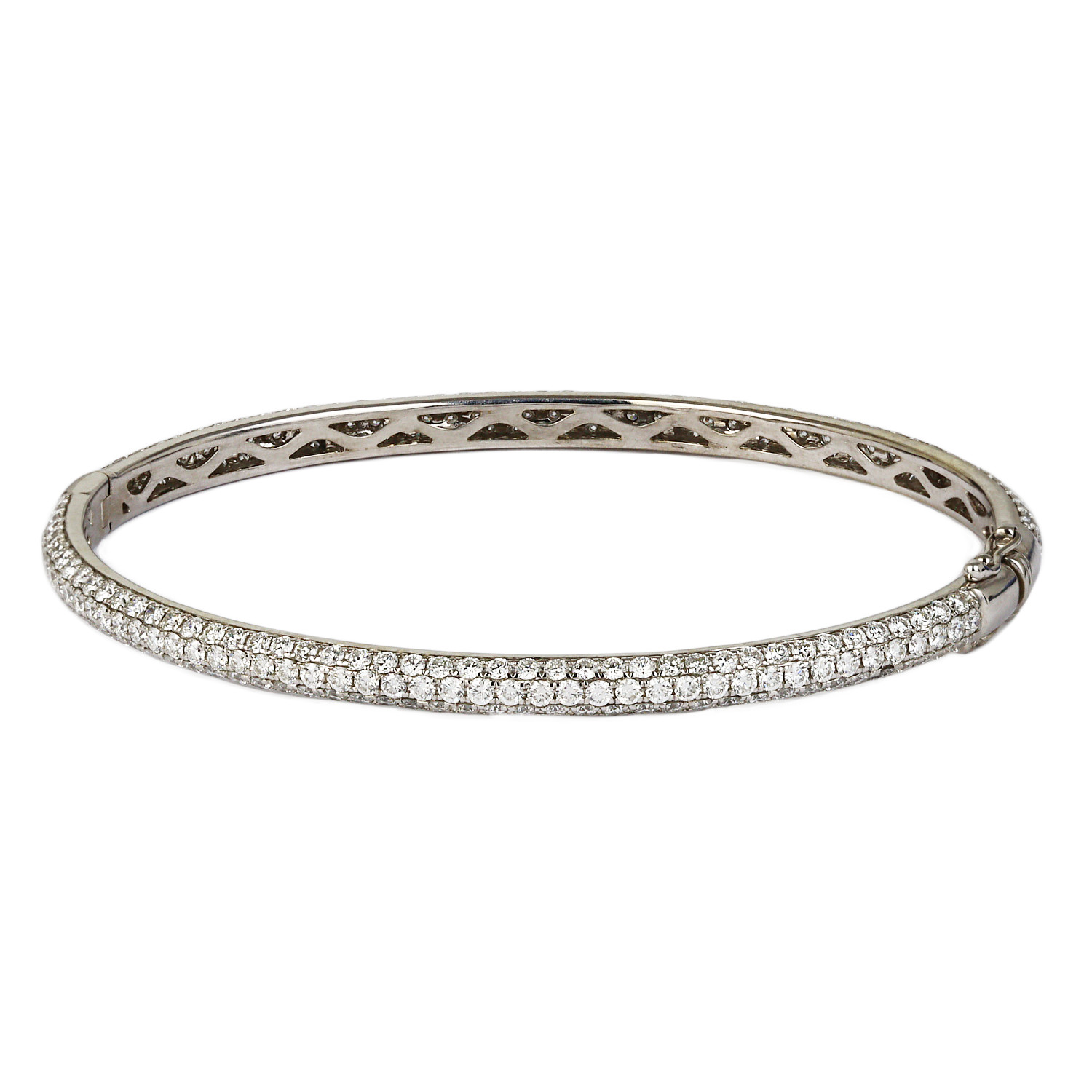 Featured image of this Women’s 18k White Gold Diamond Bangle Bracelet