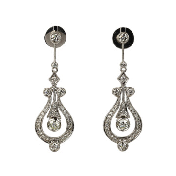 Featured image of this Women’s 14k White Gold Diamond Dangle Earrings