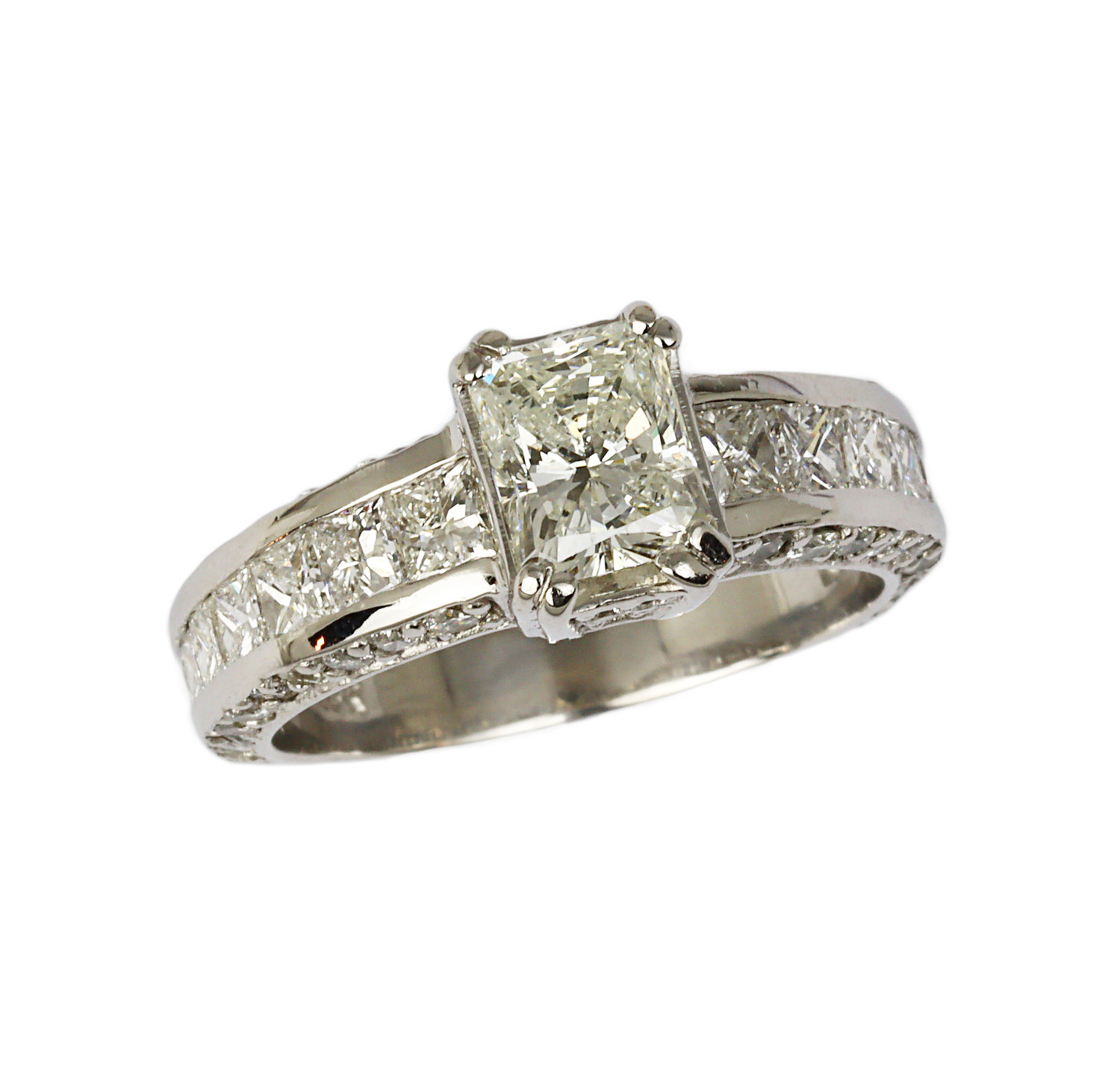 Featured image of this Women’s 14k White Gold Diamond Ring Size 6.75 EGL Cert