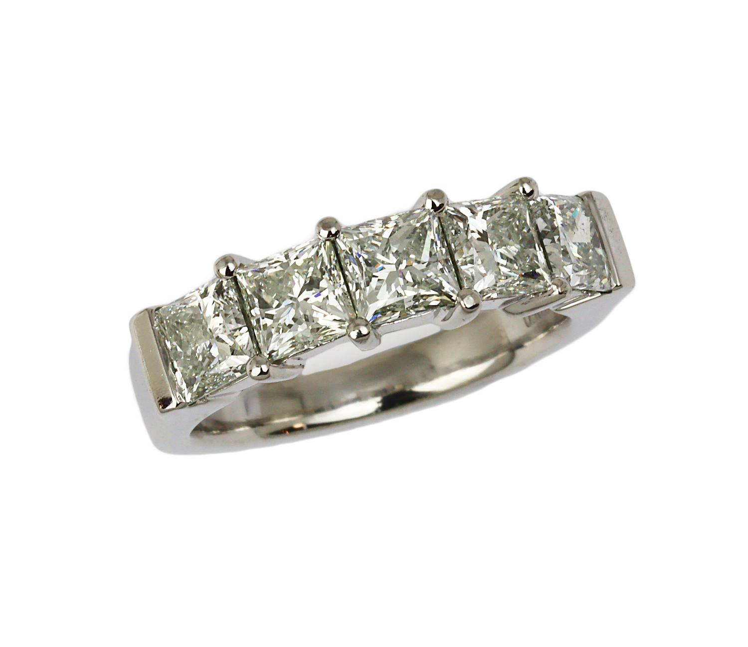 Featured image of this Women’s Platinum Diamond Ring Size 6.5 EGL Cert