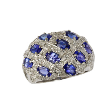 Featured image of this Women’s Platinum, Diamond, Tanzanite Ring Size 7.5