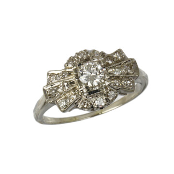 Featured image of this Women’s Vintage 14k White Gold Diamond Ring Size 7.25