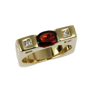 Featured image of this Women’s 14k Yellow Gold Diamond, Garnet Ring Size 6.25