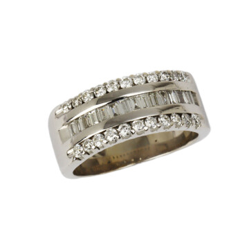 Featured image of this Women’s 14k White Gold Diamond Ring Size 7.75
