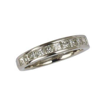 Featured image of this Women’s Platinum Diamond Ring Size 7