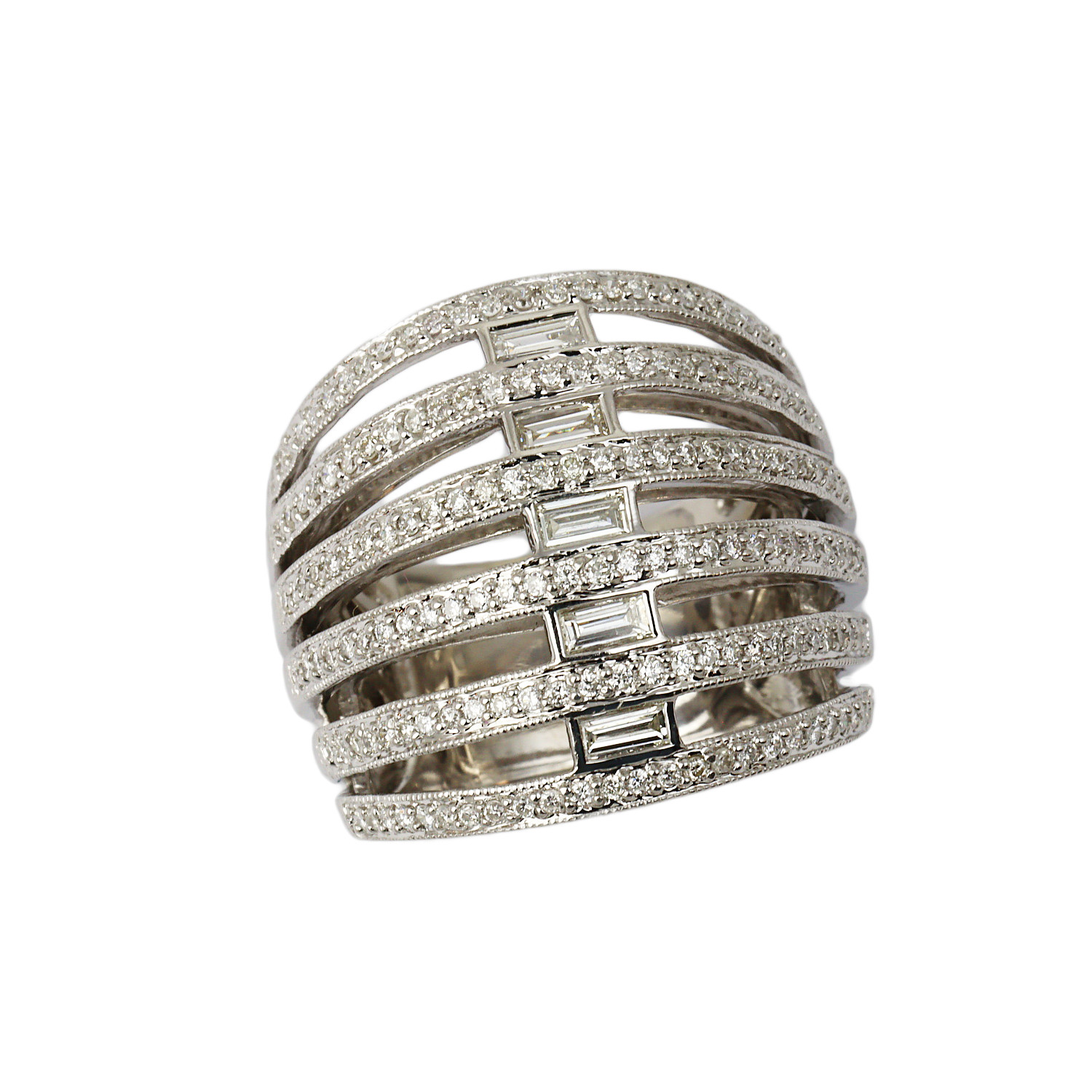 Featured image of this Women’s 18k White Gold Diamond Ring Size 7.25