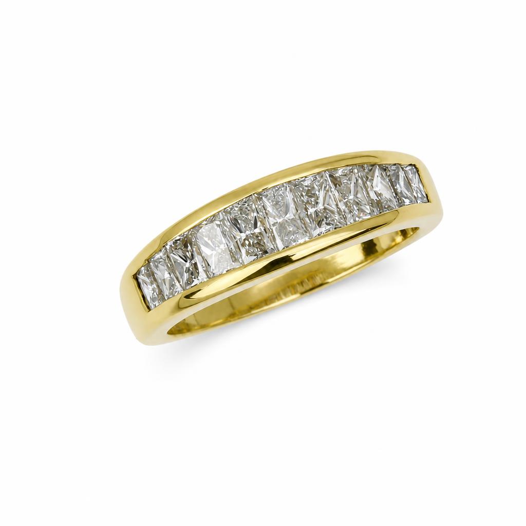Featured image of this Women’s 18k Yellow Gold Diamond Ring Size 7.75