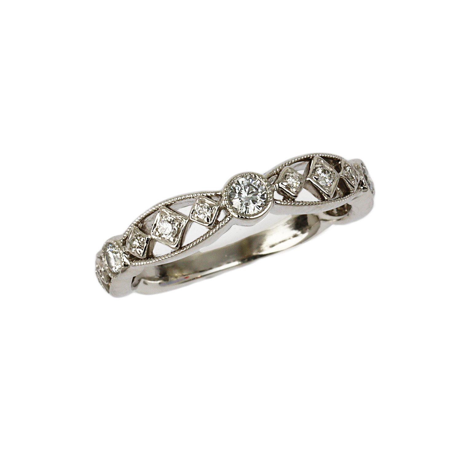 Featured image of this Women’s 18k White Gold Diamond Ring Size 5