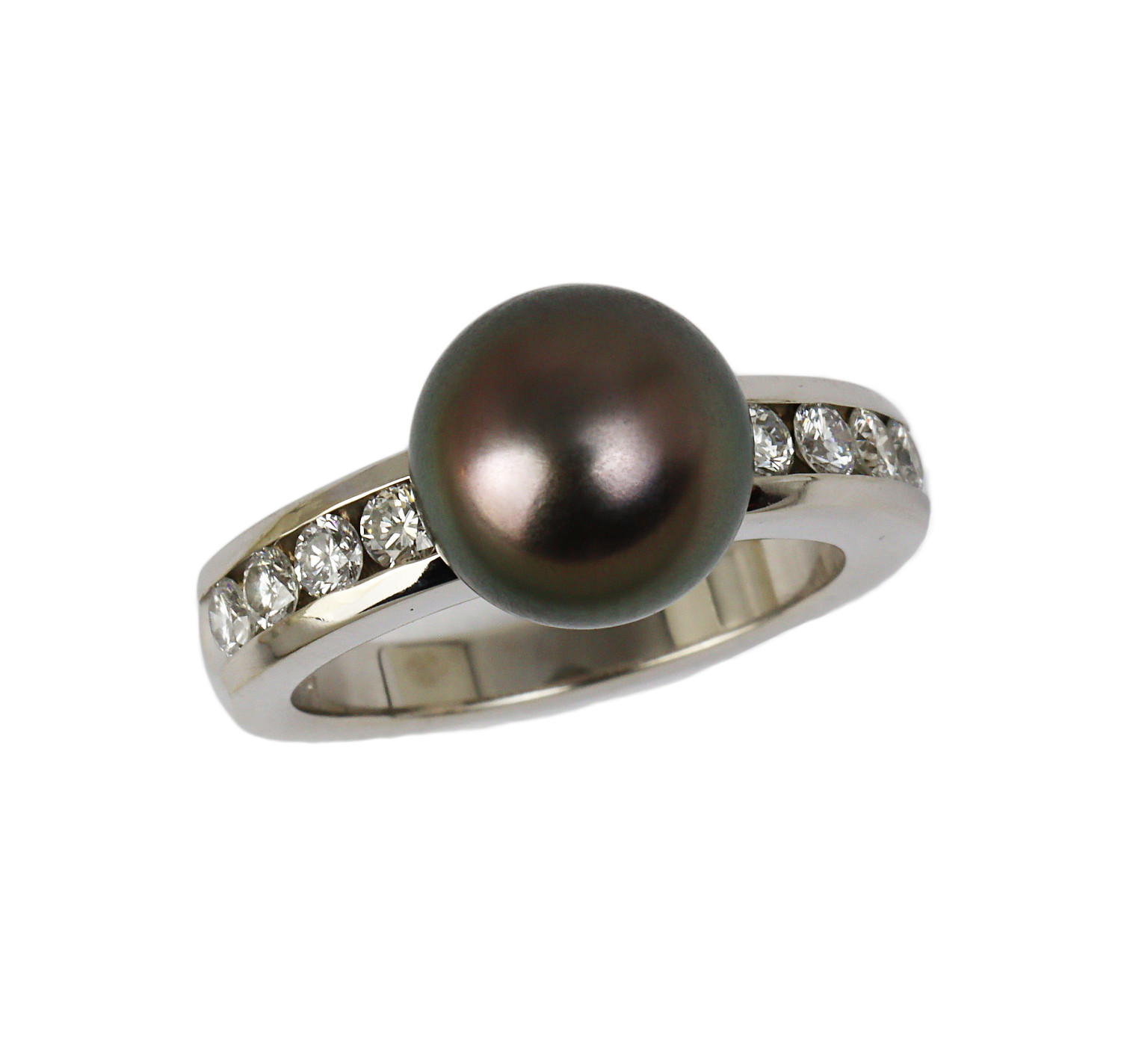 Featured image of this Women’s 18k White Gold Diamond, Pearl Ring Size 6