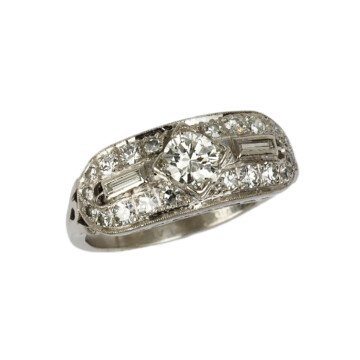 Featured image of this Women’s Vintage Platinum Diamond Ring Size 6.5