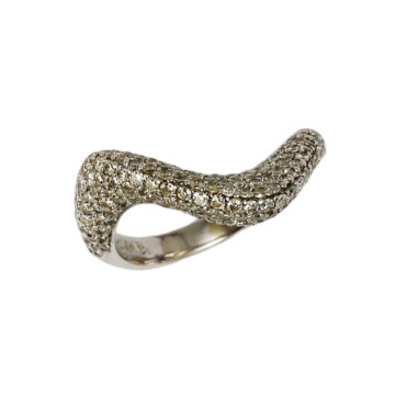 Featured image of this Women’s 18k White Gold Diamond Ring Size 6