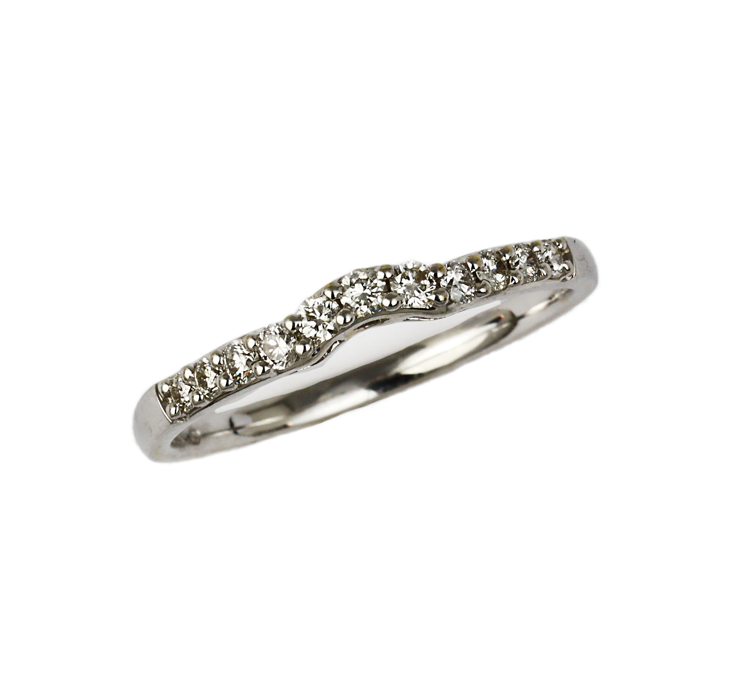 Featured image of this Women’s 18k White Gold Diamond Ring Size 7