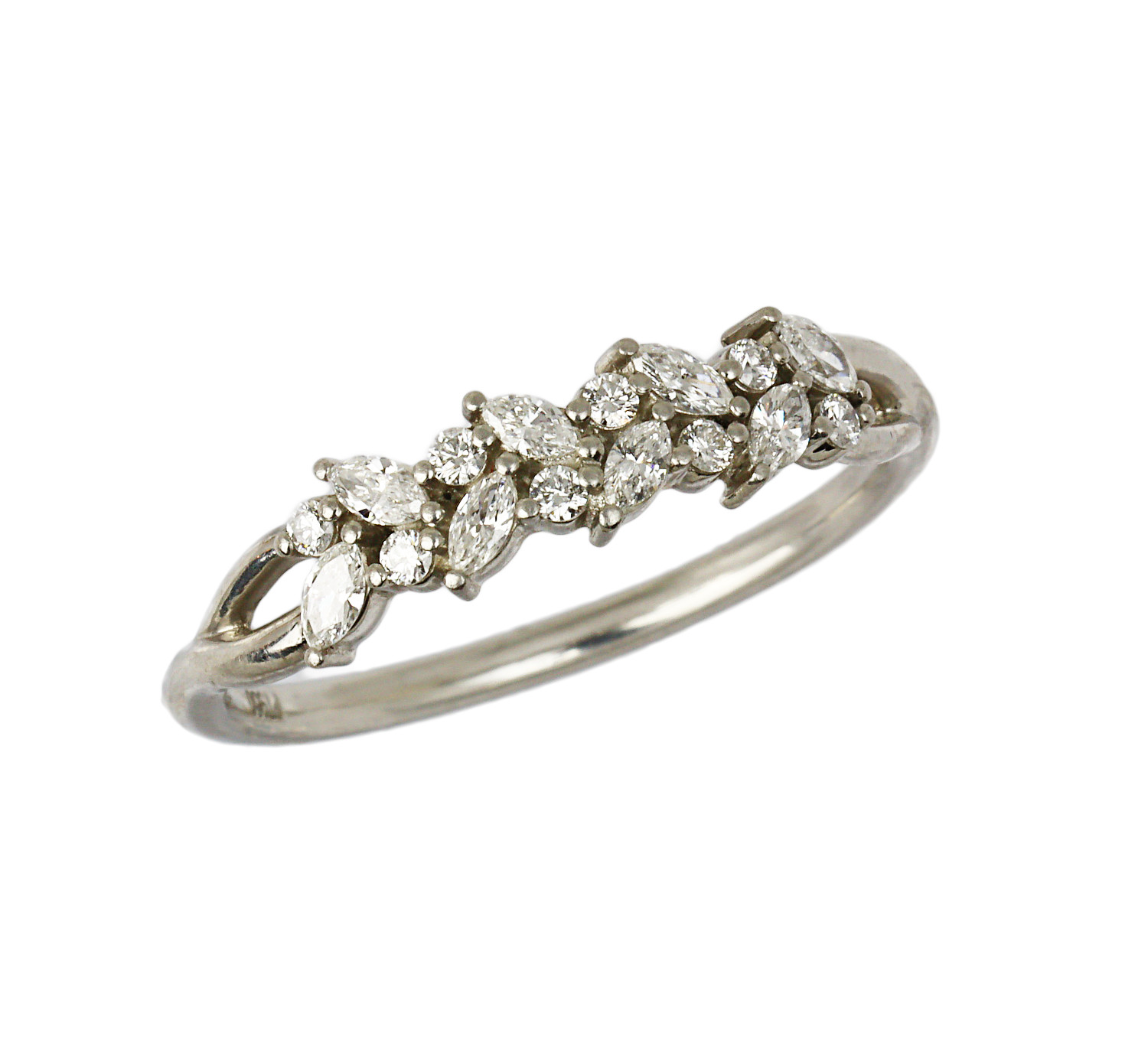 Featured image of this Women’s Platinum Diamond Ring Size 8.75