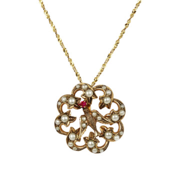 Featured image of this Women’s Vintage 14k Yellow Gold Pearl Necklace