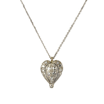 Featured image of this Women’s Vintage 14k White Gold Diamond Heart Necklace